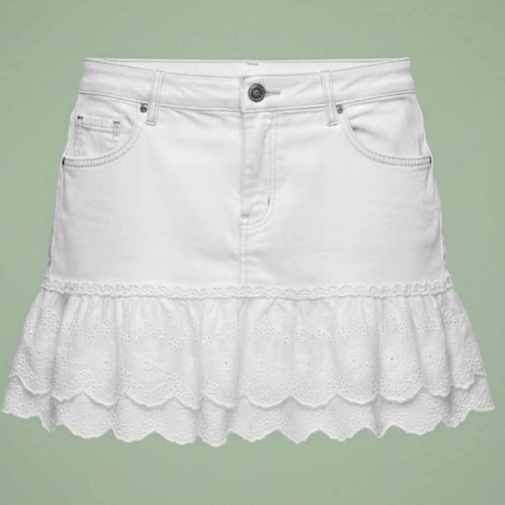 Chic White Denim Skirt with Lace Detail